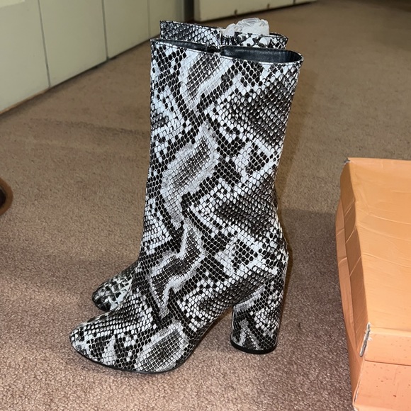Snakeskin boots - Picture 2 of 5